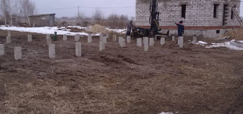 Фундамент на забивных ЖБ сваях
